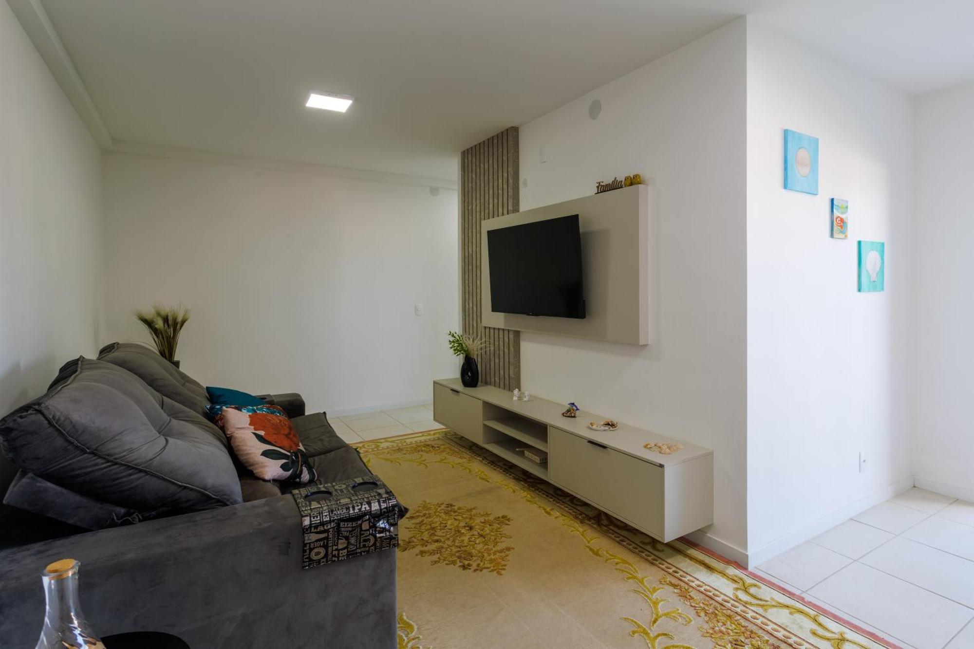 Praia Sacada: Beachside Apartment with Pool and 24/7 Security Picarras Room photo